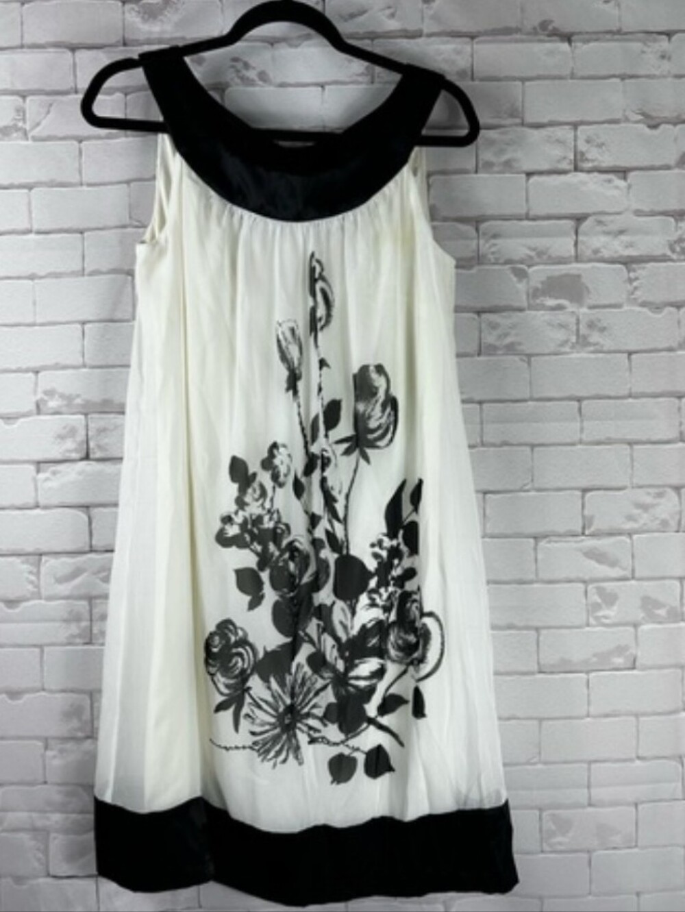 Connected Apparel White and Black Floral Sleeveless Shift Dress Babydoll Style - Picture 2 of 4